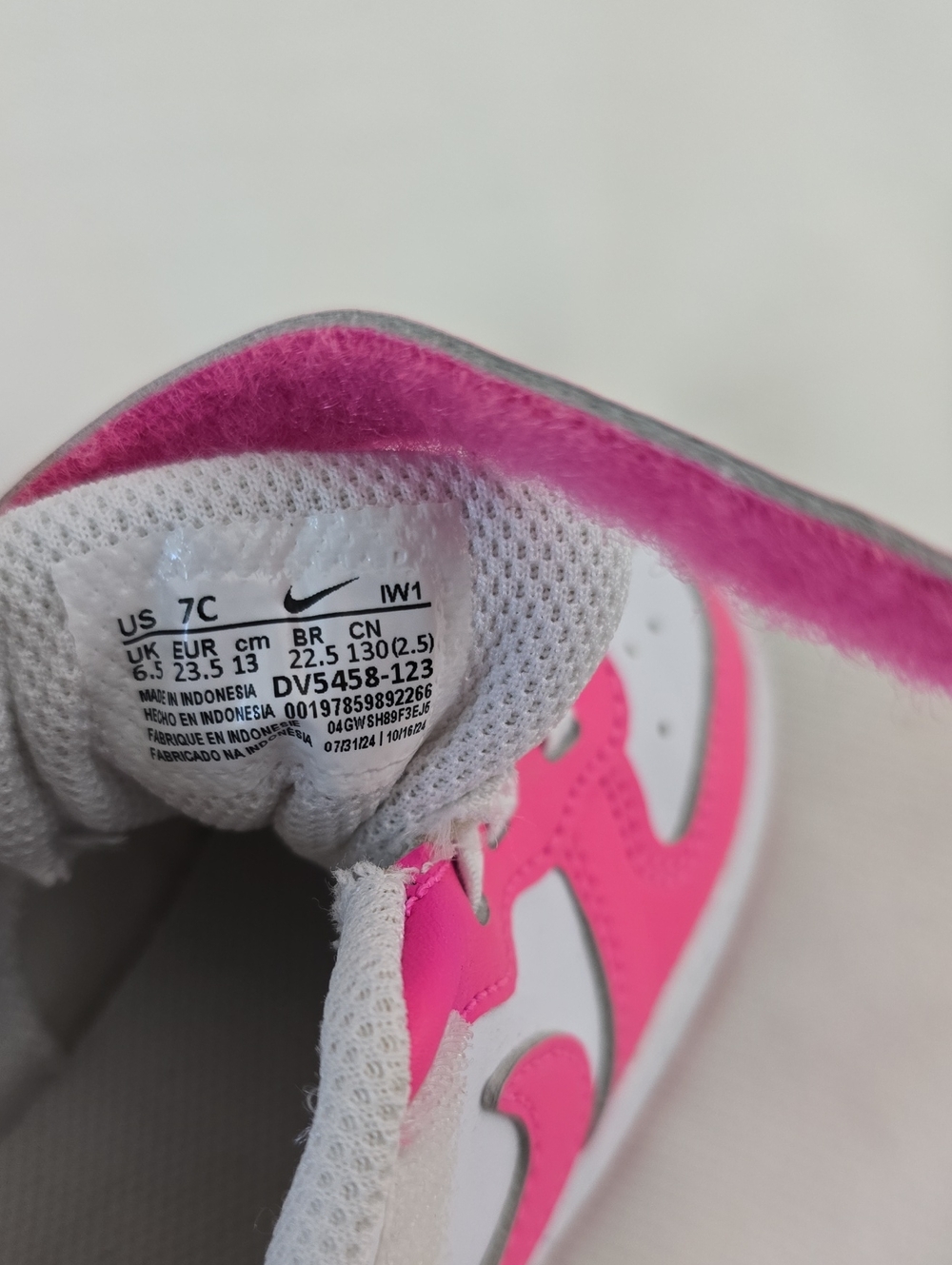 Nike Girl Shoes Size: 7C - Picture 14 of 17